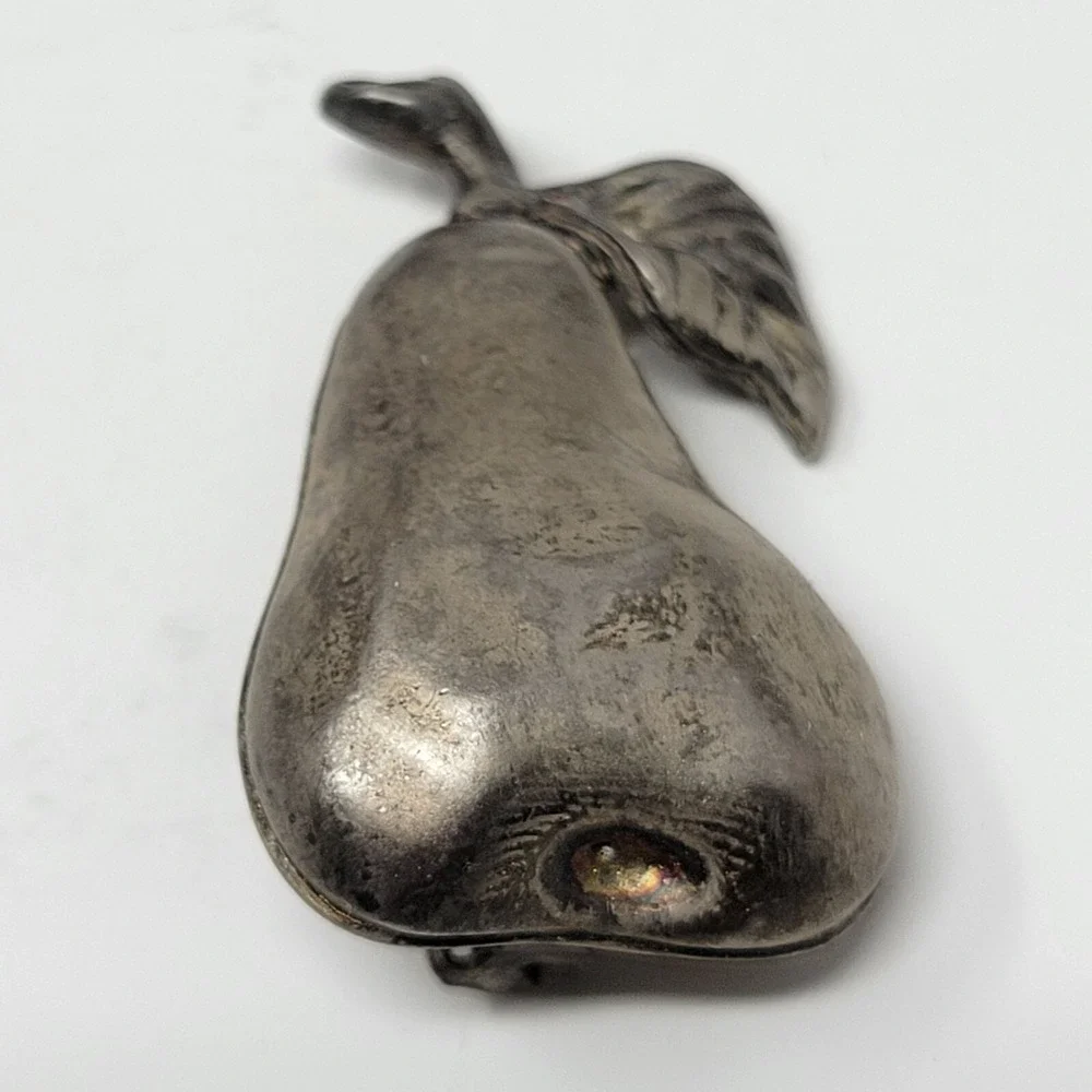 Vintage Silver Tone Pear Shaped Brooch Pin With‎ Leaf Design